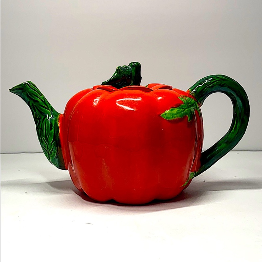 VINTAGE TOMATO TEA POT by Maruhon  occupied Japan